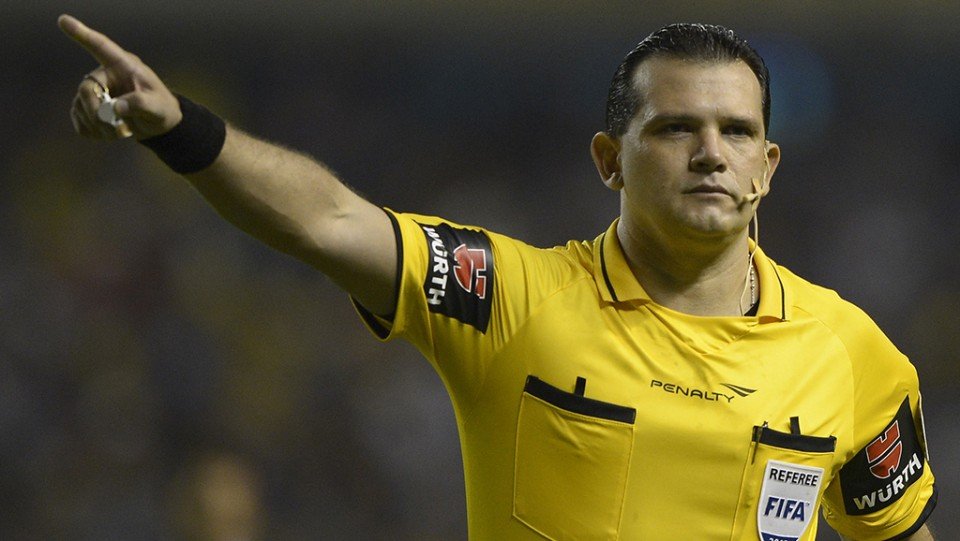 Hoy vengo a romper un mito que inventó el Gordo Farinella desde Olé y que repiten como loritos los fallecidos en 2011:
"Ganaste todas tus Libertadores gracias a Amarilla, bostero".
ALERT SPOILER: Boca nunca ganó un partido de eliminación directa en CL con Amarilla.

ABRO HILO ⬇️