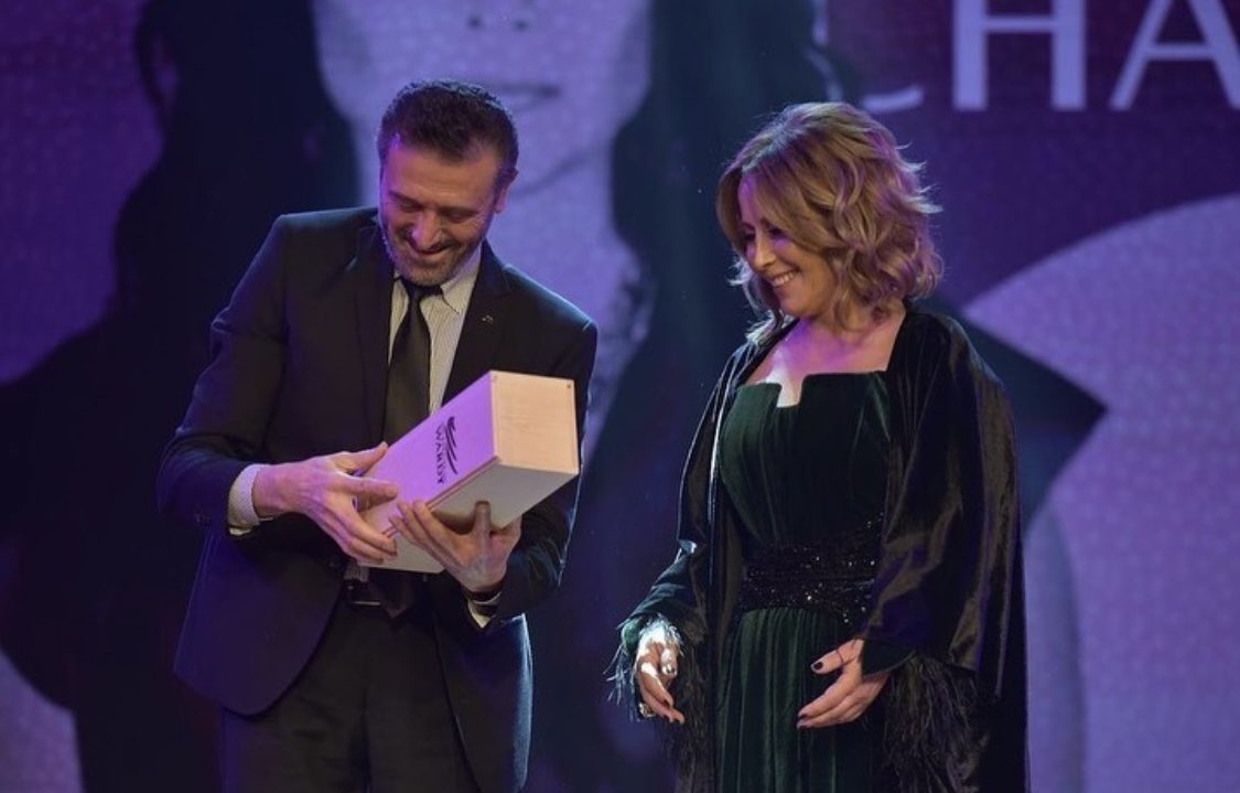 domainewardy's tweet photo. #repost @beirutwomenfilmfestival
・・・
A Magical Night to Remember 💫
Actor Saad Hamdan presenting a special edition of Magnum @domaine_wardy for Takla Chamoun.
Thank you @taklachamounofficial
#WomenForLeadership #BWFF #BWFF2022 #BWFF5 #PowerOfWomen #domainewardy #wine https://t.co/TlufWLRMvK