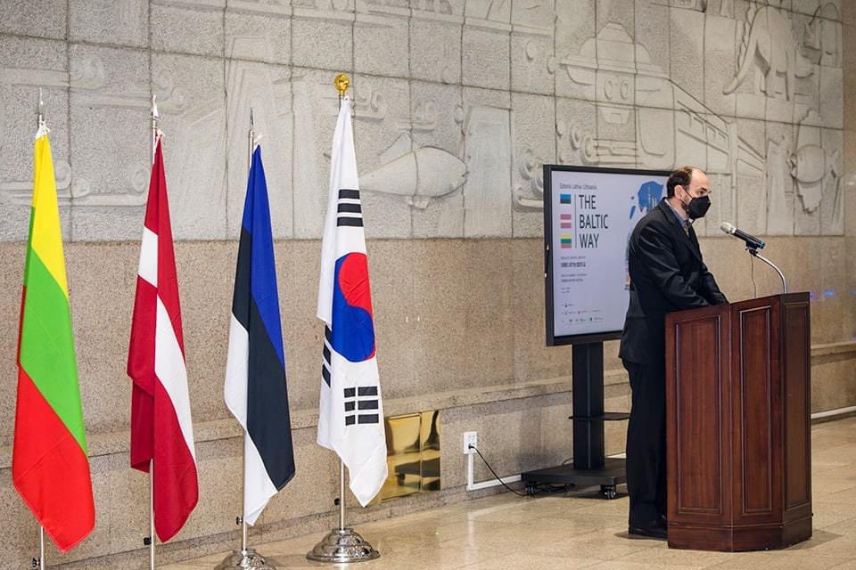 LVinKorea's tweet photo. 3월 14일 국립중앙도서관에서 개최된 '에스토니아, 라트비아, 리투아니아- 미래로 나아가는 발트의 길' 전시회 개막식의 하이라이트들입니다!
Highlights: #Opening Ceremony of #Exhibition “Estonia, Latvia, Lithuania–the Baltic Way🇪🇪🇱🇻🇱🇹” held on 14.03. in Seoul🇰🇷
🖼 https://t.co/fx00MDrfBz https://t.co/XvWAKMgHfD