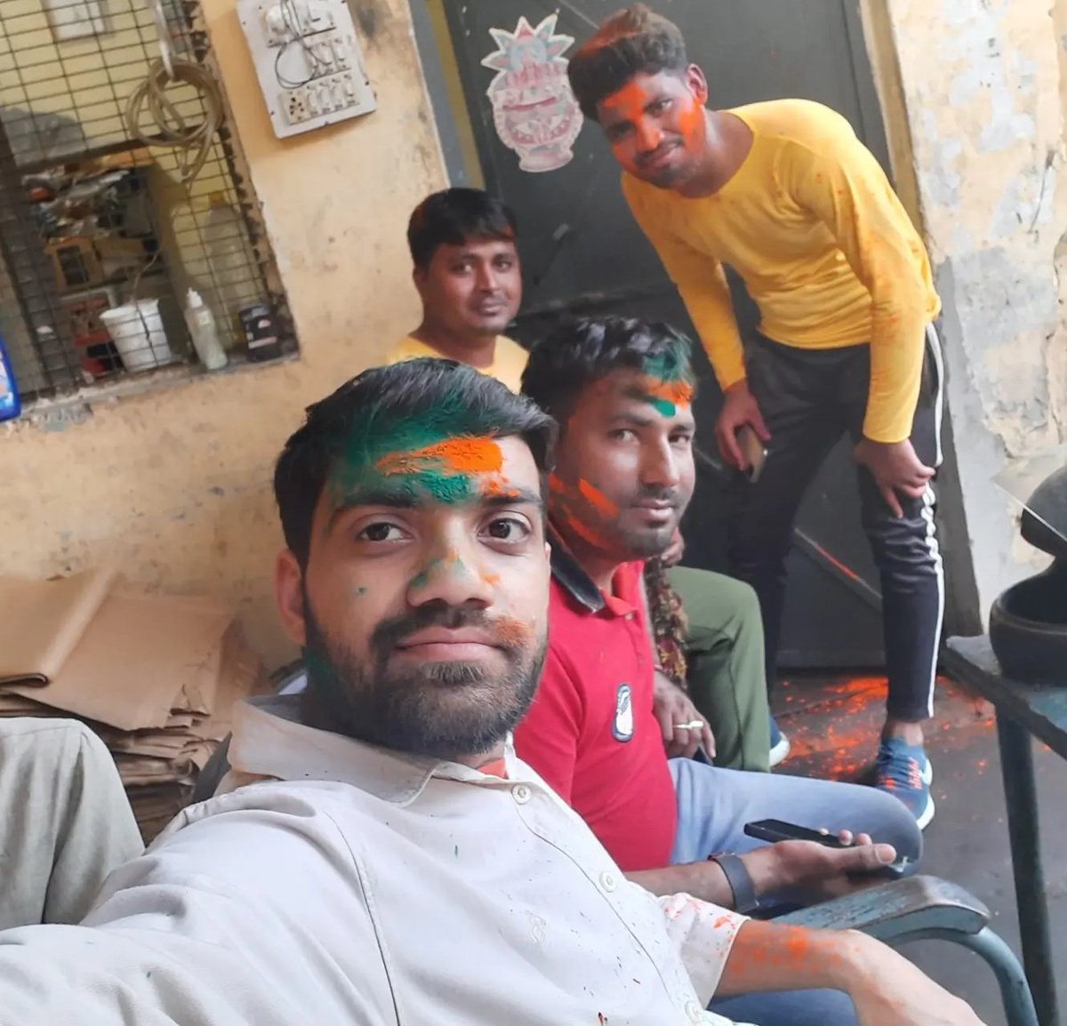 erkamalprakash's tweet photo. #HappyHoli
#Electricityworkshop
#hydelcolonybulandshahr https://t.co/6zf4NewAsN