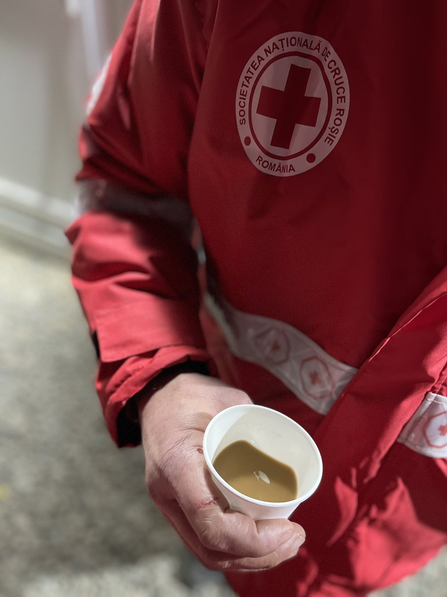☕️ One of the first things parents ask for once they’re across the border + know they’re safe? 

A hot cup of coffee or tea. 

Here, in #Romania, teams are happy to oblige.