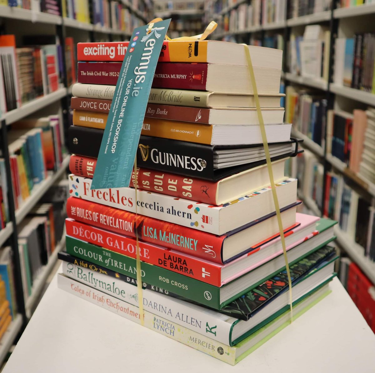 Happy #StPatricksDay one and all! Beannachtaí na Féile Padraig oraibh!
In celebration, we'd like to give this hamper of Irish books worth €250 away to one person (anywhere in the world) this weekend. Like, RT, comment or follow us by 9am Monday to enter. Enjoy the weekend!😊🍀📚