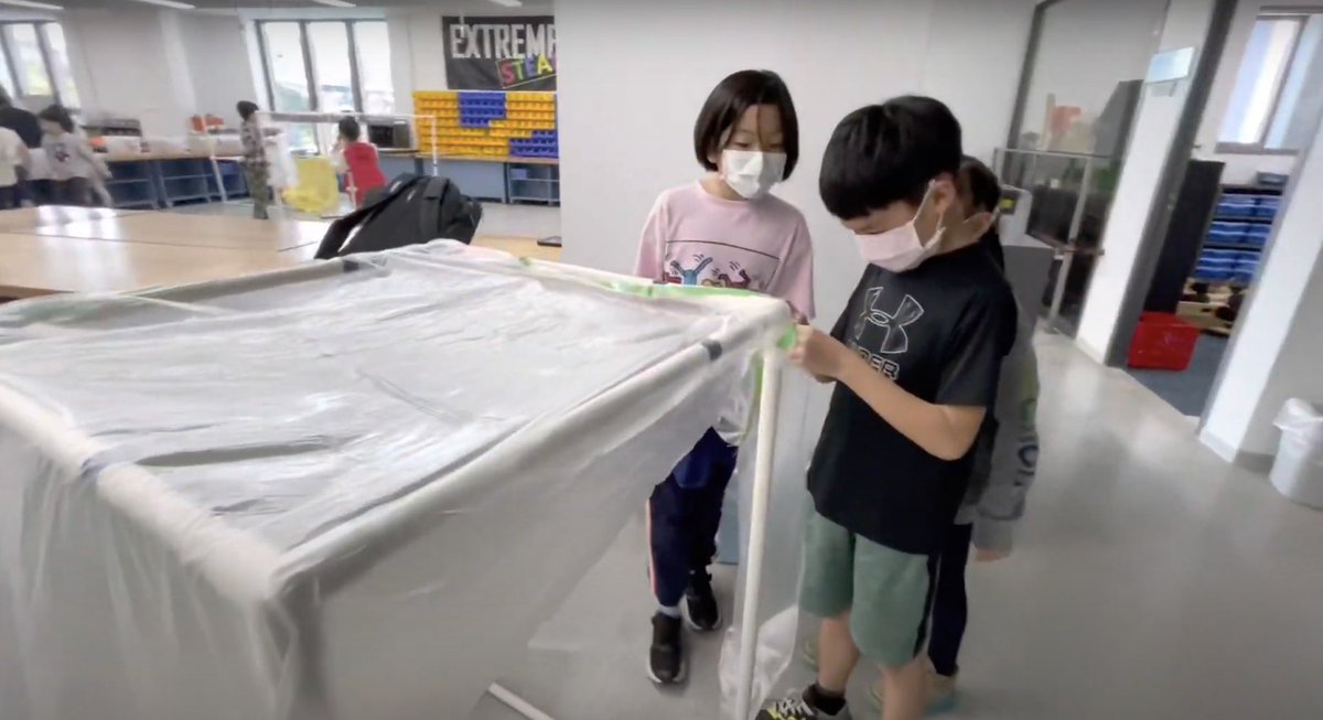 apapaseit's tweet photo. I love the versatility of PVC as a construction material. Second graders are building shelters with PVC pipes! #Steam #makered #AppleEDUchat #edtech #STEMeducation https://t.co/1dykAsf2cU