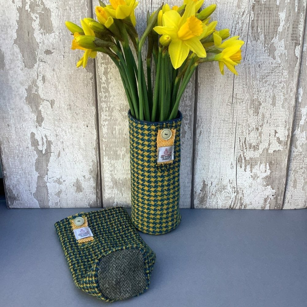 fabricvase's tweet photo. Harris Tweed Vase in Blue and Mustard mix 
Pop in a glass and fill with Daffs

https://t.co/cflZXsDrIg
#gift #mothersdaygift #earlybiz https://t.co/gJafEF5kJe