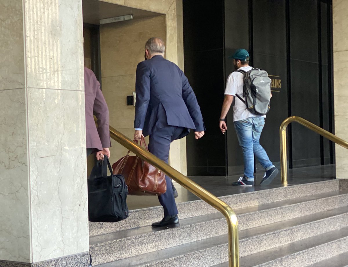 AaronLucasMedia's tweet photo. SPOTTED:
@AlboMP checking into @HiltonHotels Adelaide
#SADecides #SAVotes #auspoll https://t.co/LcdGcdZstM