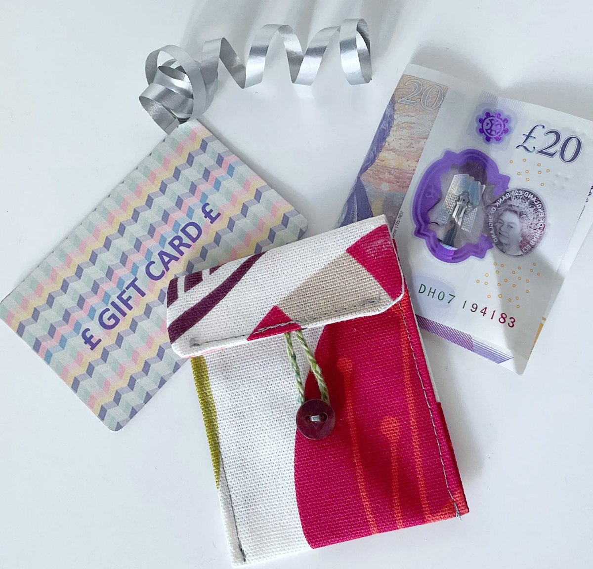 SOLD!!! This gorgeous little Gifty Bag is on its way to a new home. Other beauties remain available 

#EarlyBiz #MHHSBD

buff.ly/2F1nKi1