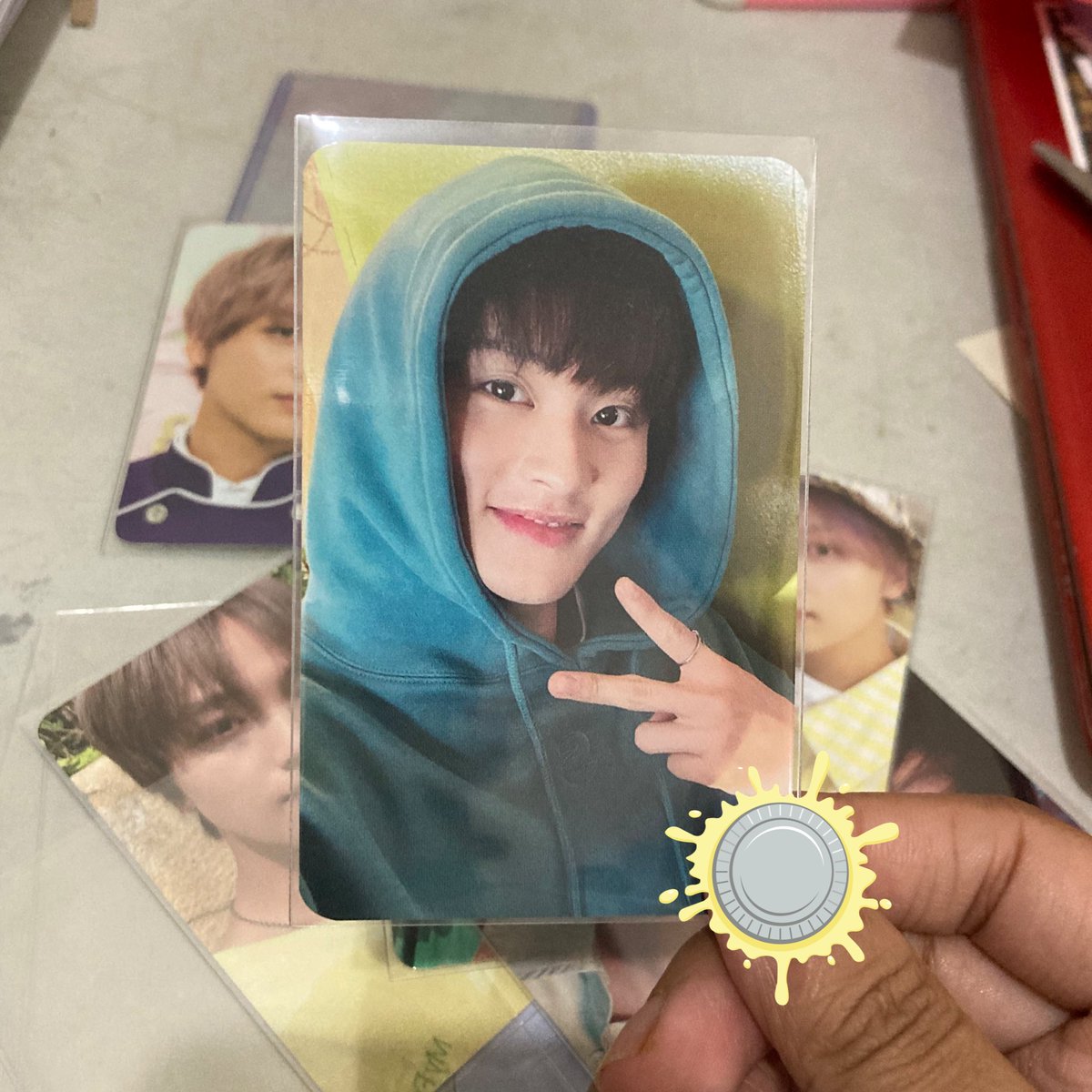 ddojjangu's tweet photo. #0266mails
hello po @jiewheels !! (pasensya na sa makalat kong desk) finally mark arrived safe po!, thank you po for bringing him home to me altho uuwi na din siya sa iba huhu but vv happy na umuwi parin siya saakin! thank you po talaga <33 #jiewheelies https://t.co/3sokFaAh0A