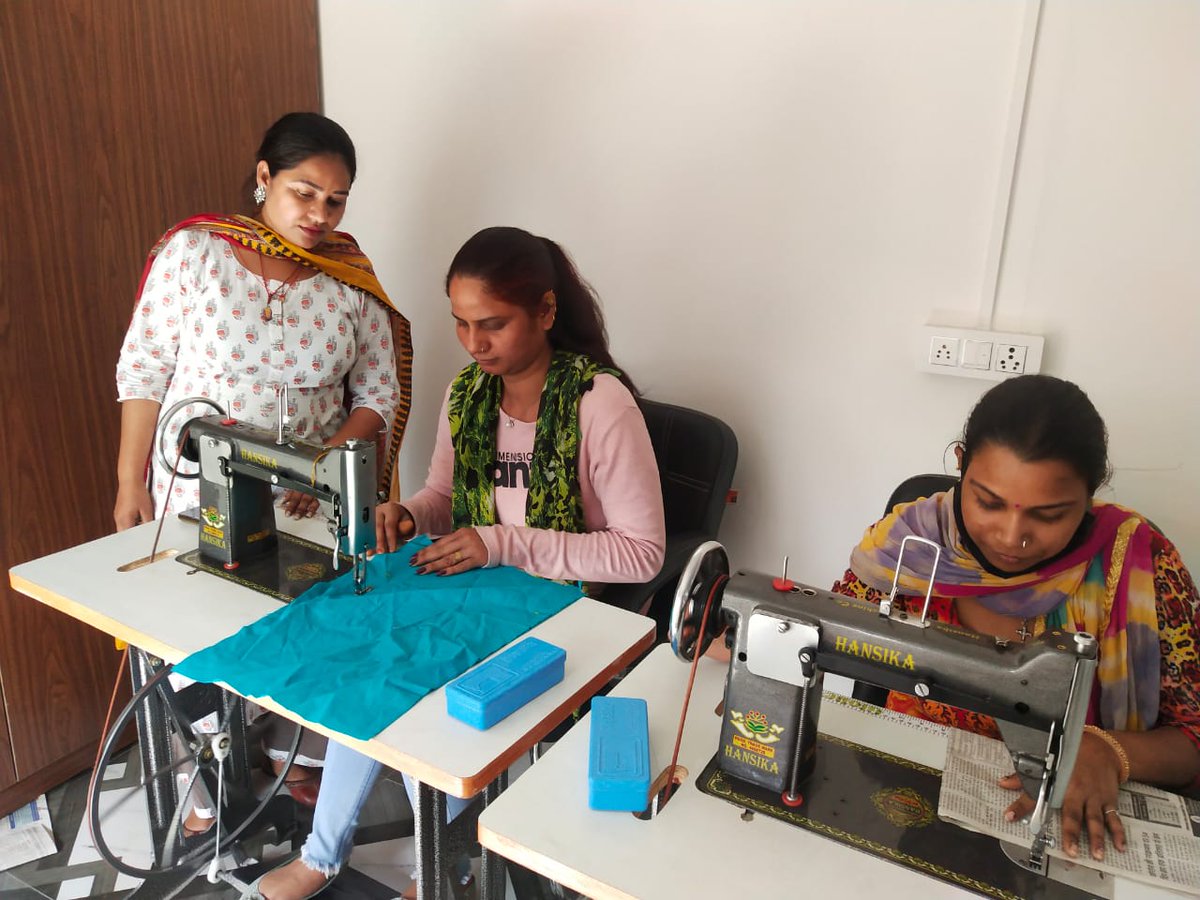 StarEduOfficial's tweet photo. To help the weaker section of the society, we provided Job Oriented Trainings like Computer Courses, Stitching & English Spoken Classes in Mahila Police Chowki, G.B Road.
It's good to see them acquiring skills with knowledge. 😊
#JobOrientedTraining #StarEduEducation #StarEdu https://t.co/snVhQPbiXt