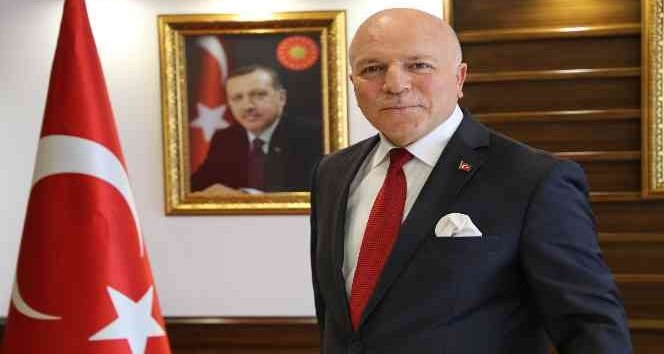 gazete25's tweet photo. Başka Mehmet Sekmen, “Bu gecenin insanlığın huzur ve saadetine, Müslümanların kurtuluş beratını almasına vesile olmasını Yüce Allah’tan niyaz ediyor, aziz vatanımız için şüheda mertebesine ulaşmış
kahramanlarımızı saygı, minnet ve şükranla anıyorum” dedi.
https://t.co/bTajiTUaoI https://t.co/D12siSaZLX