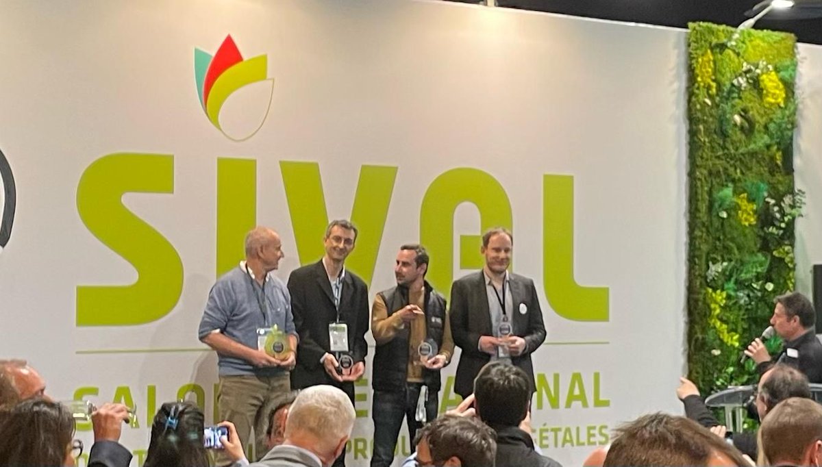 [#sival22] Hier soir avait lieu la remise des prix du concours <a href="/SIVAL_ANGERS/">SIVAL_ANGERS</a> #innovation 2021 et 2022 ! L'occasion pour #Agrauxine by #Lesaffre de recevoir la médaille de bronze remportée par notre #biostimulant Moka lors de l'édition 2021