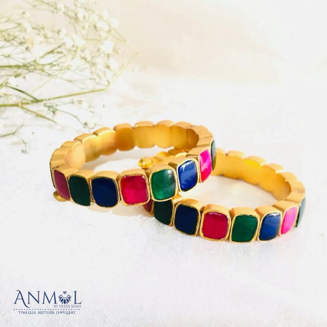 InfoAnmol1's tweet photo. Mesmerizing Aashna collection from Anmol by deepa shah..for any event like wedding or party,this multi stone temple art kundan bangles worked in 92.5 silver is perfect choice..
You may whatsapp us on +91 9426014924, +91 6352661150 for further support.#Onlyatanmol https://t.co/U2Q2t8IppR