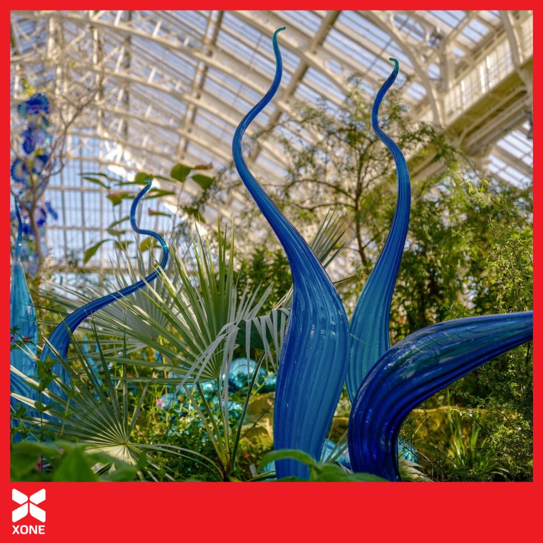 xonedesign_'s tweet photo. Tanınmış cam sanatçısı @Chihuly Studio ışıklandırılmış cam heykelleri New York Botanik Bahçesi'nde sergilendi. Geceleri ışıklandırılan renkli enstalasyonlar tropik bitkileri andırıyor. https://t.co/5pxk6Jdtxh adresini ziyaret edebilirsiniz. Son başvuru tarihi 28 Mart https://t.co/X966wVz6EF