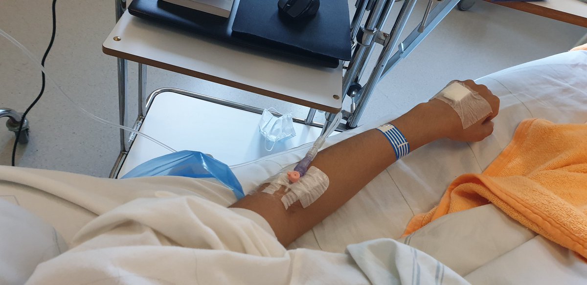 NayNayee tweet media