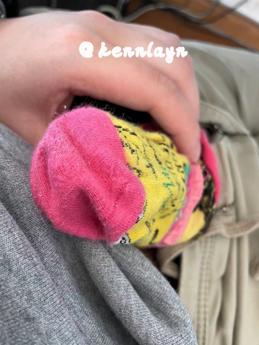 kennlayn's tweet photo. #恋足 #恋鞋 #恋袜 #原味 #原味棉袜 #原味丝袜 #扫楼 #打胶 #舔鞋 #舔袜 #��鞋 #闻袜   这是第二个小姐姐的，之前发混了一张。小姐姐的味道很淡，但是很正的那种臭味，一闻就兴奋，拿到手立马就冲了一发，让小姐姐多穿了好几天。 https://t.co/w2VlLSIE7n