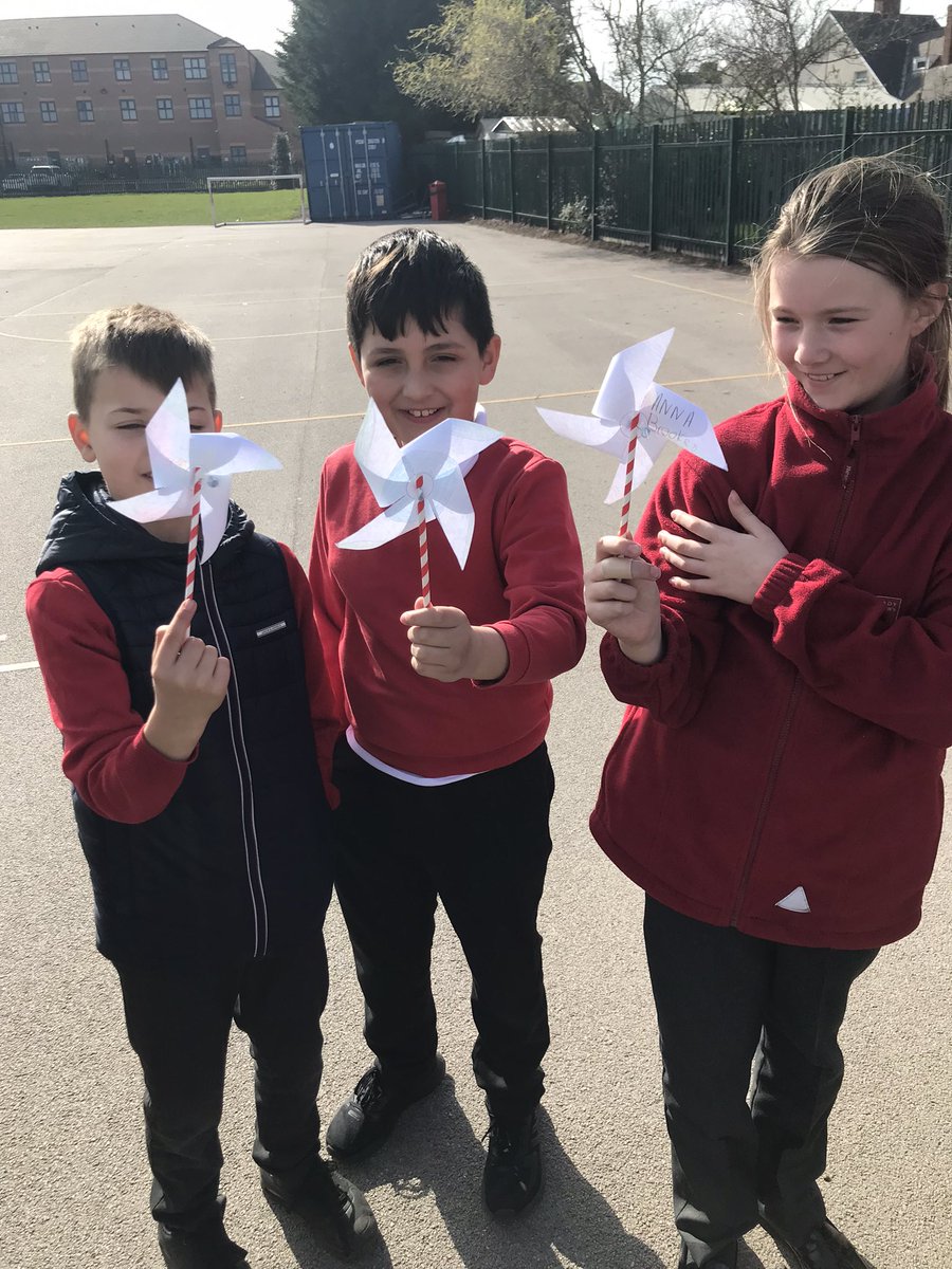 MrS_OLOS's tweet photo. We have had another visitor in Elm class this week, who came to talk to about renewable energy. The children looked at different types of renewable and non renewable sources and explored the advantages and disadvantages of both!!! They then made some fantastic wind turbines!! https://t.co/hBDZc7R79D