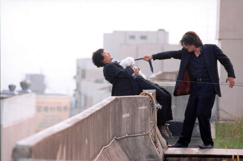 kino_korea's tweet photo. In der neuen Folge Kino Korea sprechen @MemoKlick und ich über #Oldboy (2003) von Park Chan-wook - ein Film, der damals für viele das Interesse am südkoreanischen Kino entfachte. Es geht um Rache, Freiheit und die Stilexplosion der koreanischen Welle. #filmpodcast #korea (1/2) https://t.co/KvEPzccyyv