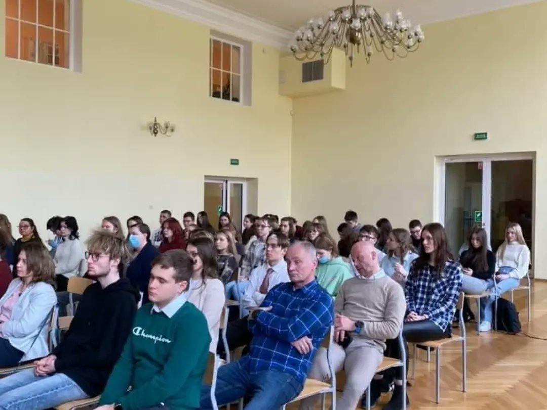 belferwopalach's tweet photo. Wczoraj w #LMK we #Włocławek odbył się finał IV edycja Ogólnopolskiego Konkursu Tłumaczeniowego #TranslationMaster. Z 2️⃣5️⃣0️⃣ zgłoszeń z etapu szkolnego do finału przeszło 16 uczestników. Mierzyli się https://t.co/w4TqtFIaJf. z prozą #JaneAusten, #ThomasMann. /1 https://t.co/CkDDXqNbio