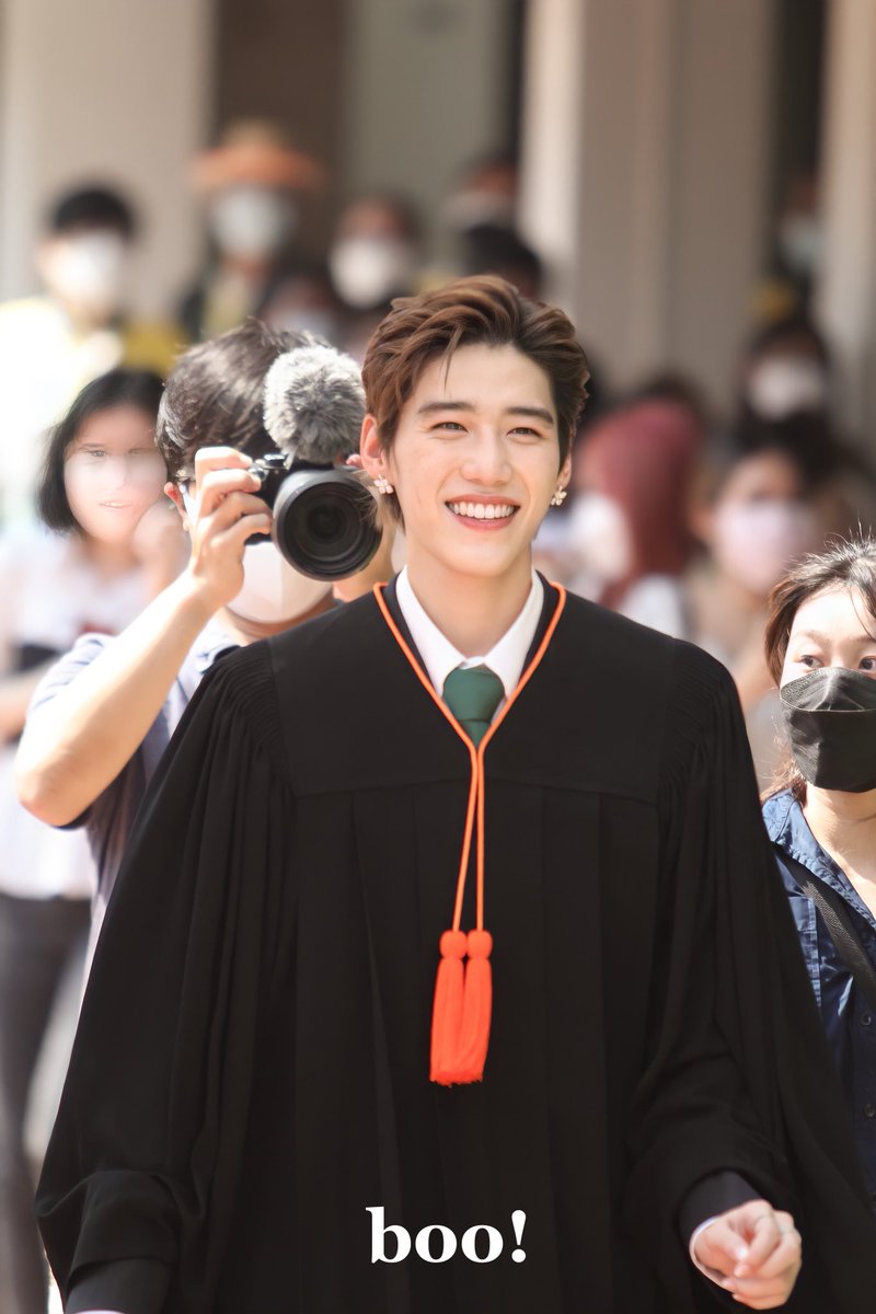 bemyboo1004's tweet photo. 220317 #PPGraduation 

#ppkritt
@ppkritt https://t.co/VeI3aUOawo
