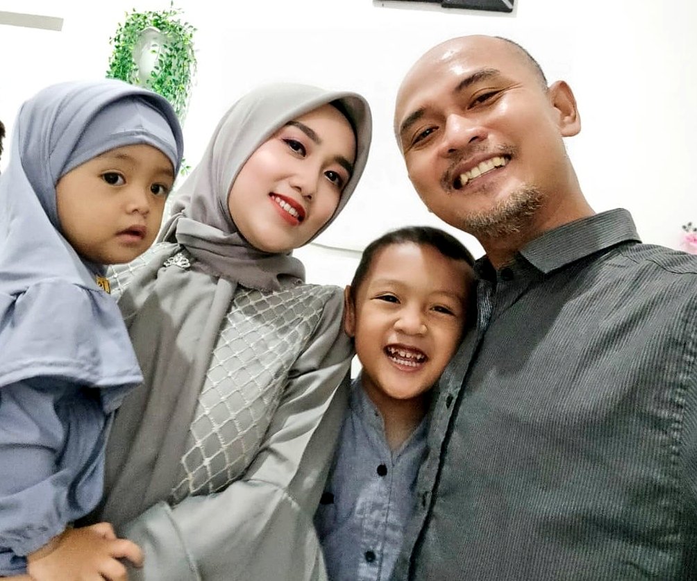 romankalel's tweet photo. Sungguh lah sejak pandemi 2020 memang semuanya jadi terasa lebih berat. Sepertinya semua orang terdampak tanpa kecuali, termasuk keluarga kami.. Sebuah utas sederhana mengenang masa lalu, masa sekarang dan harapan kami sekeluarga untuk masa depan 🙏😊 ~ https://t.co/cKbhEE84dW