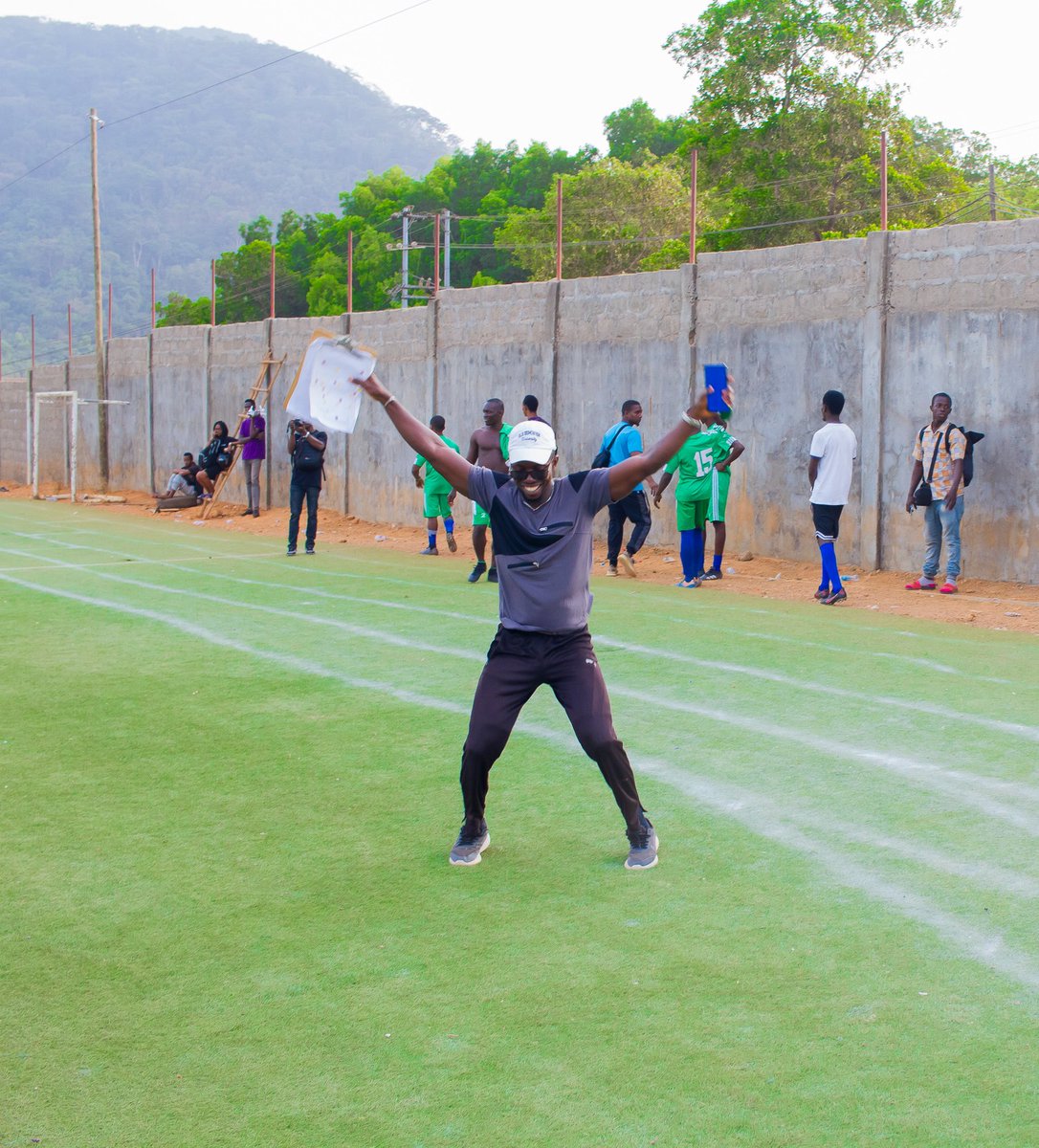 OfficialSaloneX's tweet photo. That equalizing and winner goal celebration.😂👏👏™️Western. 

Tag him...

#SaloneTwitter 
#SaloneTwitterFriendly https://t.co/OunHROpyKM