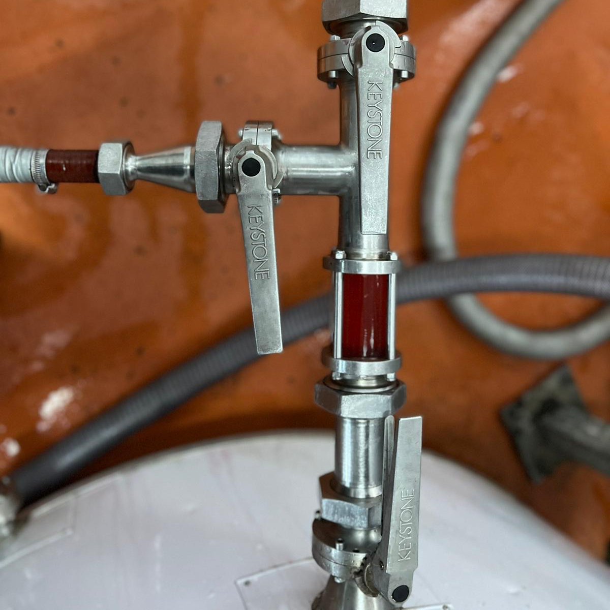 thepawnwineco's tweet photo. Making room. Sucking out wine ready to head for bottling 💪 #busyvintage
#thepawnwineco #acoolmove #langhornecreekwine #adelaidehillswine https://t.co/tgd1iv28z1
