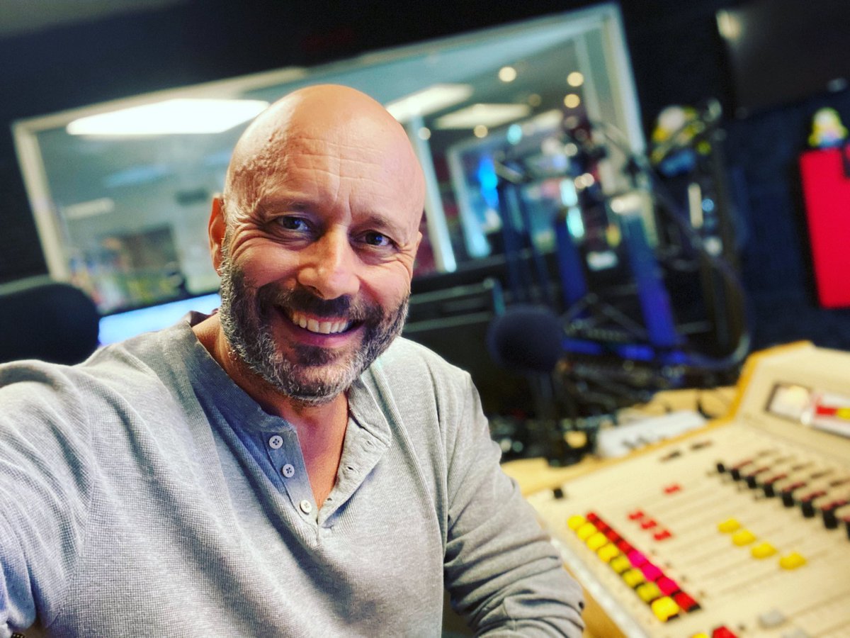 MarkPilgrimZA's tweet photo. Feeling good after yesterday’s treatment. I’m visualizing magical things happening in my body.  Back on radio today. My happy place. 😀 https://t.co/pj6IENsZOY