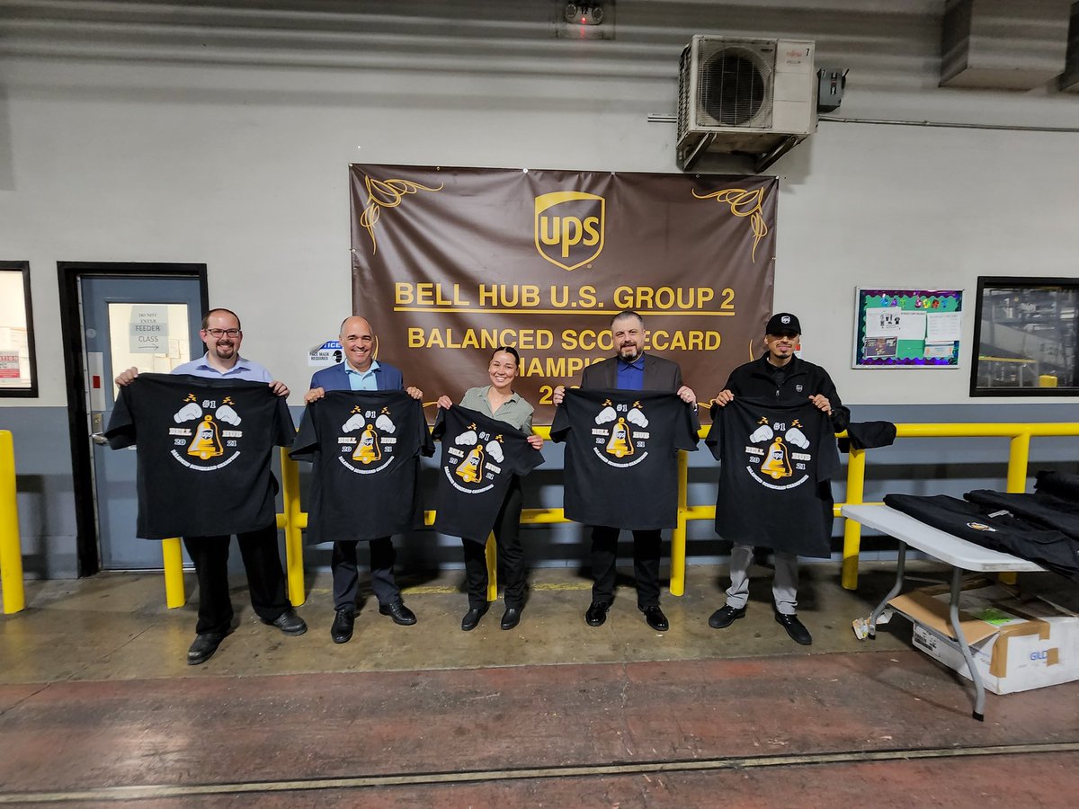 Harry_Guleian's tweet photo. Congratulations to the Bell Hub for coming out on top for 2021 on the Balanced Scorecard across the country for group 2 hubs! Special thanks to @jimweber88 for coming out and supporting our employees personally for their hard work! 2022 here we come! @Buckeyelouie @UPS https://t.co/StEMXTLzAd