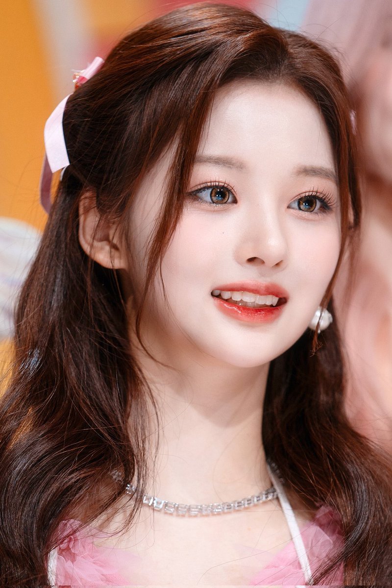 mymormu's tweet photo. นี่อวดความสวยของน้องซอลยุนให้แม่ดู แม่ถามทำไมเขาสวยจัง ใช่ค่ะน้องสวยมาตั้งแต่เกิดตั้งแต่เป็นผงนางฟ้า โตมาเลยกลายเป็นนางฟ้าค่ะ แอบหนีจากสวรรค์เพื่อมาเป็นไอดอล ความวิชวลนี่มัน 🥹🫶🏻 https://t.co/OjuuVJpW62