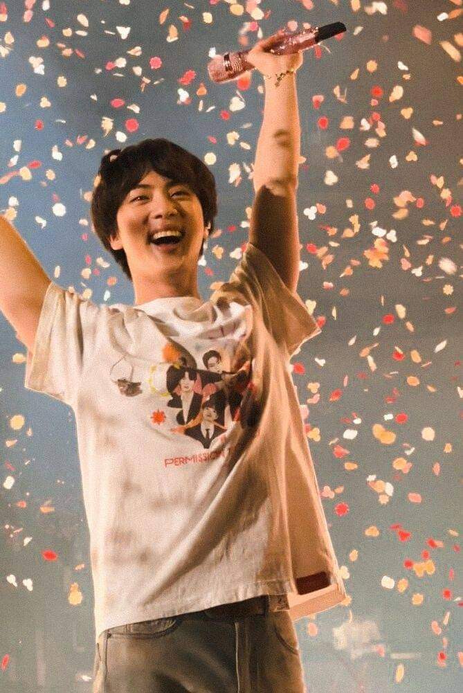 29_seokjin's tweet photo. abyss는 정말 아름다운 노래입니다. 특별한 느낌을 전달합니다. 설명하기 매우 어렵습니다. 행복이나 슬픔을 유발하지 않습니다. 드문 긍정적인 느낌입니다 <3 게다가 그 노래의 음색은 매우 좋고 편안합니다. 
김석진님, 좋은 노래 들려주셔서 감사합니다. @BTS_twt #abyss #김석진 https://t.co/6RvQkJZ7nP