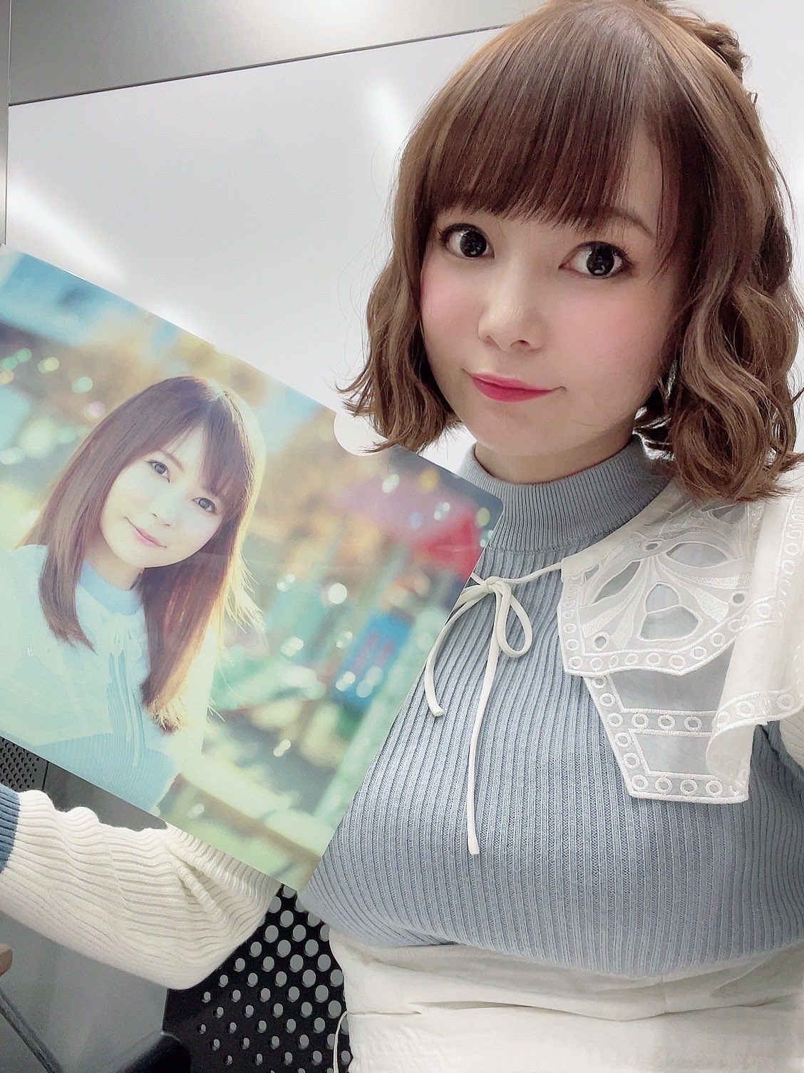 レモンパイパイちゃん 令和メイク平成メイクとかあんま思わないけど ただずっとしょこたんのメイクはもう少し新しくしてもいいんじゃないのか っていつも思ってる 二重線に黒くて太い線をひいたりデカすぎるカラコンをやめるんだ リップの色もダサいよお レモンパイパイちゃん 令和メイク平成メイクとかあんま思わないけど ただずっとしょこたんのメイクはもう少し新しくしてもいいんじゃないのか っていつも思ってる 二重線に黒くて太い線をひいたりデカすぎるカラコンをやめるんだ リップの色もダサいよお