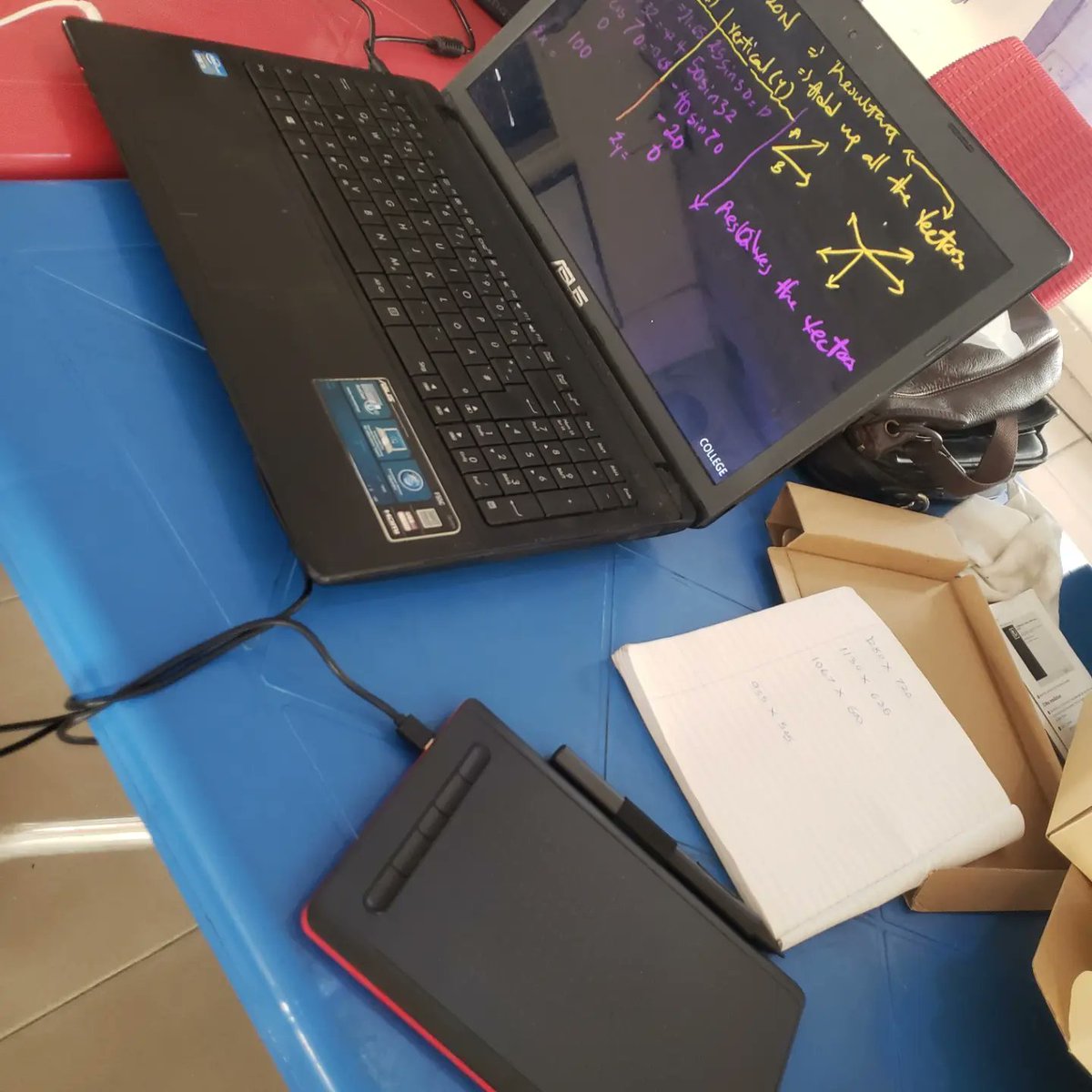 SteveGodstime's tweet photo. Running 🏃 a little test 💯  with our freelance🚀 tutors knowing how fast the have mastered ⏰ writing with the tablet and using their microphone 🎤 for good audio  sound 📢 . @davido
#wrblo @college_app_ @ASUUNGR #playmycourse
#collegeapp
#edtech
#teranext https://t.co/GYCbStxqb5