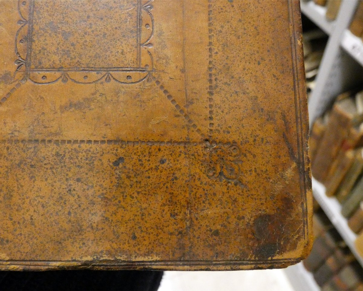 TheLdnArchives's tweet photo. The cover of a leather-bound book can be decorated in various ways, but one of the most popular is blind tooling. When the decoration is “blind”, the plain impression is made on the leather by a heated tool without adding gold or colour.

#LMAConservation #bookbinding https://t.co/GHcpyZ7xcD