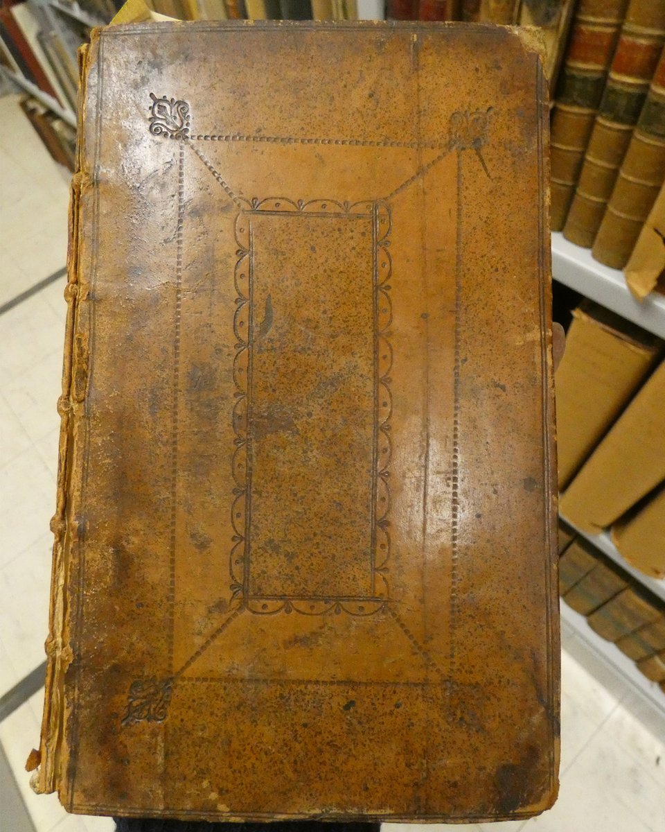 TheLdnArchives's tweet photo. The cover of a leather-bound book can be decorated in various ways, but one of the most popular is blind tooling. When the decoration is “blind”, the plain impression is made on the leather by a heated tool without adding gold or colour.

#LMAConservation #bookbinding https://t.co/GHcpyZ7xcD