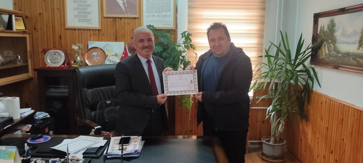 Okulumuz Müdürü Ümit Bekmez, Rehber Öğretmeni Muhammet Ali Alma ve Motorlu Araçlar Teknolojisi  Öğretmeni Ali Tezcan üstün başarı belgesiyle ödüllendirildi.. Kendilerini tebrik ediyoruz 👏👏