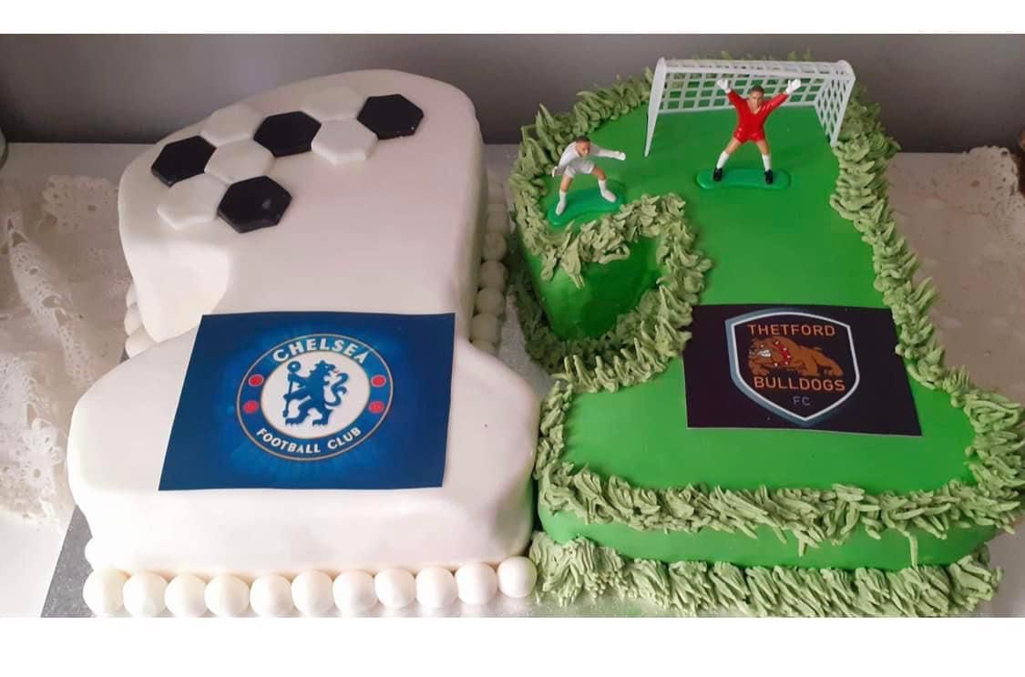 ThetBulldogsFc's tweet photo. Nathan from our Under 11’s team recently celebrated his 11th Birthday, what an amazing football related birthday cake made by Sylwia Zabojszcz.This cake shows not only the team he supports but more importantly the Bulldogs cake with him on the pitch
#UpTheBulldogs #BulldogsFC https://t.co/hq16TARr77