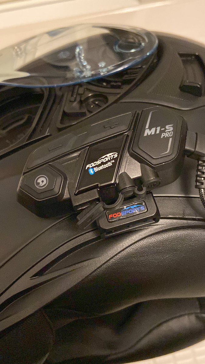 GIXXER250_bike's tweet photo. インカムから音が鳴らないし、マイクも機能してない。なぜだ?
充電して、Bluetoothも繋がってて、Siriも発動するけど、何も聞こえんしSiriも反応なし。
#m1spro https://t.co/wXfMfwx62V