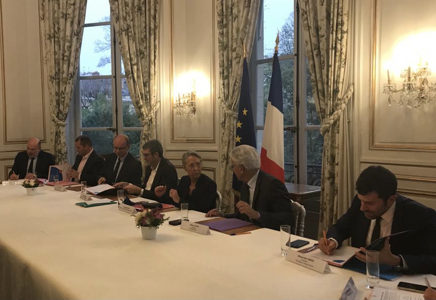 Lutter contre les difficultés de recrutement, répondre à la pénurie de compétences : nous allons intensifier notre action aux côtés de @pole_emploi. <a href="/AlexandreViros/">Alexandre Viros</a>  a signé hier une convention de partenariat, consolidant notre collaboration <a href="/Travail_Gouv/">Ministère du Travail et de l'Emploi</a> <a href="/Elisabeth_Borne/">Élisabeth BORNE</a>