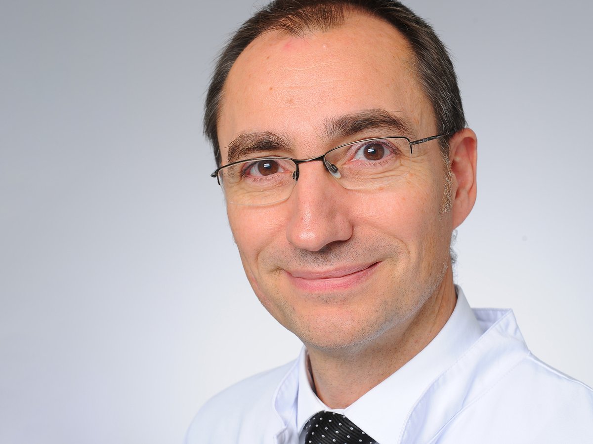 UKKoeln's tweet photo. PD Dr. Thomas Streichert wurde ins Präsidium der Deutschen Gesellschaft für Klinische Chemie und Laboratoriumsmedizin #DGKL gewählt https://t.co/pmfnKWg8pv #Uniklinik #Köln https://t.co/CW57THuTP5