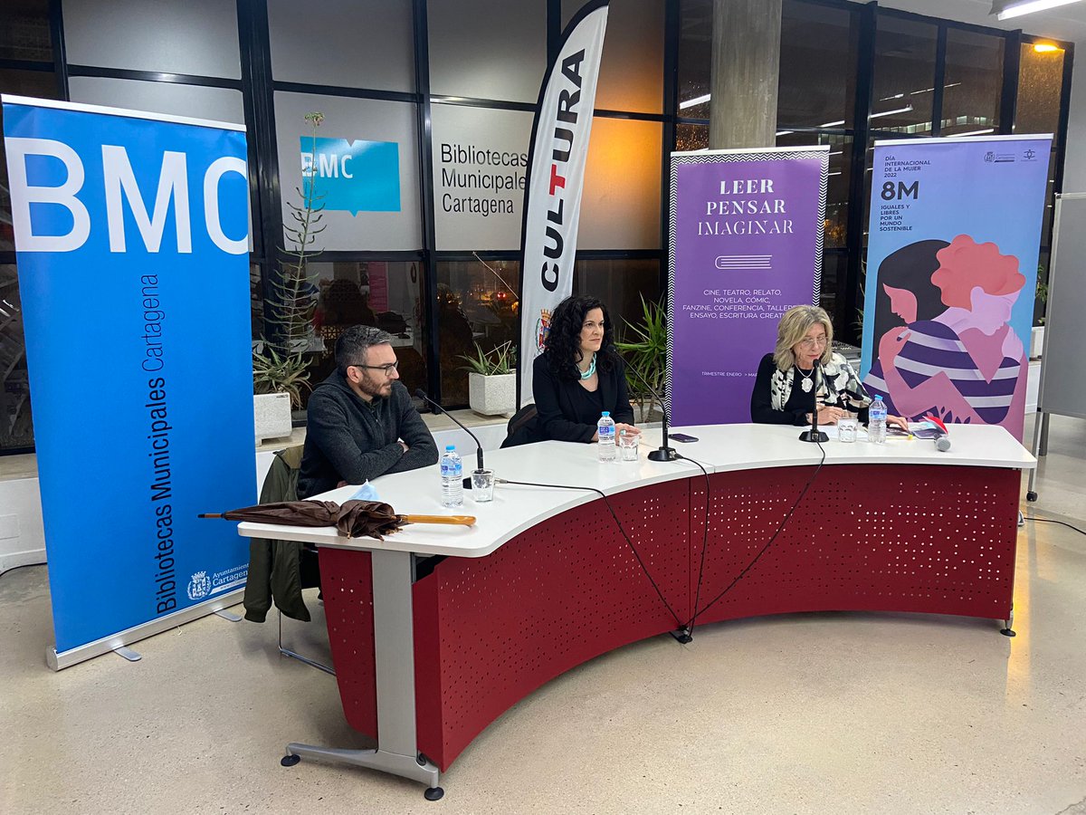 BiblioCartagena's tweet photo. Presentación de "El deseo eterno" de Ana Ballabriga y David Zaplana. ¡La lluvia no pudo con notrosos! 🤩
#Distrito93 https://t.co/5n5kMpMiTJ