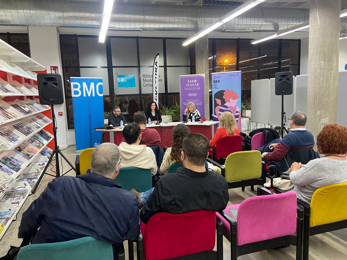 BiblioCartagena's tweet photo. Presentación de "El deseo eterno" de Ana Ballabriga y David Zaplana. ¡La lluvia no pudo con notrosos! 🤩
#Distrito93 https://t.co/5n5kMpMiTJ