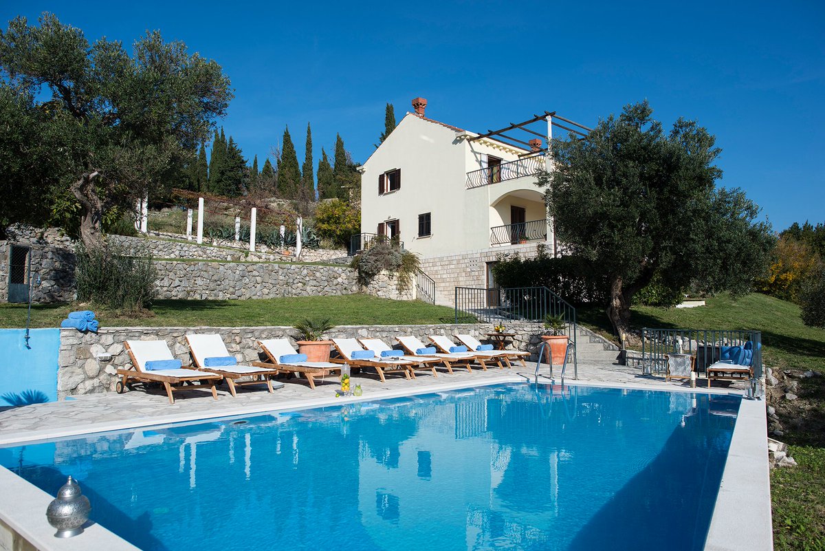 Smart_Skincare's tweet photo. May getaway deals via https://t.co/vCCP9bsLLg check out Villa Sunrise, near Dubrovnick has availability in may for up to 12 guests. https://t.co/gnDRBOsGEI