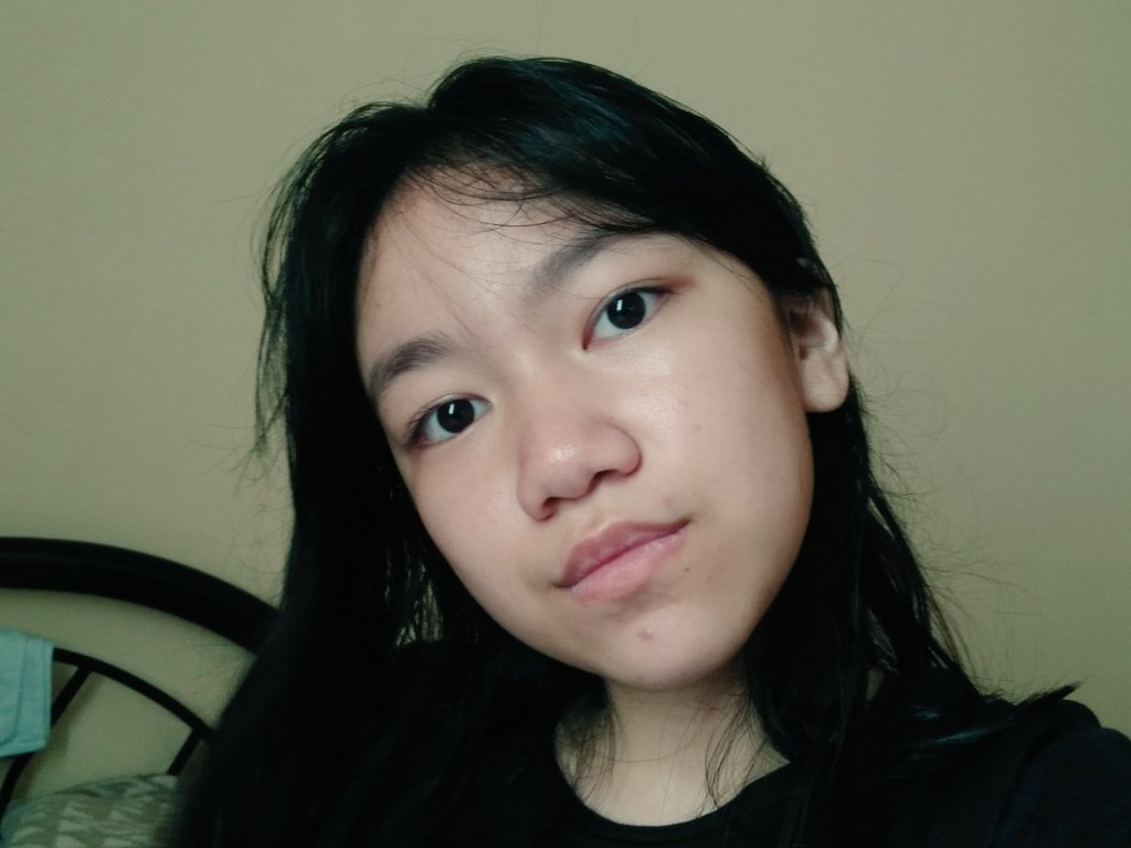 Sophia72018's tweet photo. This is my first time posting my face without a filter, sorry if i'm ugly to u (PLSSS IGNORE MY PIMPLE) https://t.co/QuZmWfSbgO