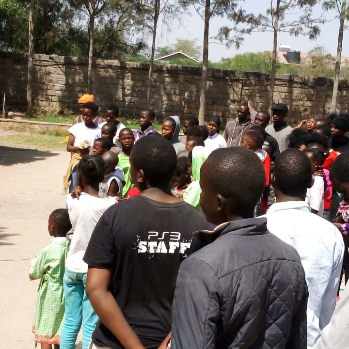 RotarySyokimau's tweet photo. This is Heritage of Faith children's home in sabaki Athiriver. It was started in 2002 by  Joseph &amp; Teresia Waweru with 38 children. It is currently home to 120 children ranging from 3-20 years.
The weekend of 12th March 2022 we joined our Interact abd Rotaract in a food drive. https://t.co/25hRgkiJv7