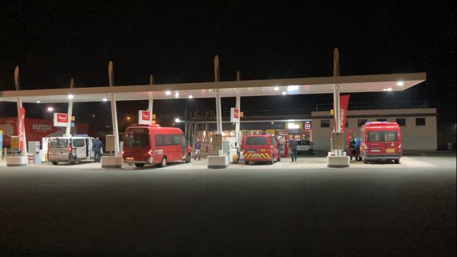 bombeiroscoruna's tweet photo. #SosUcraína || 24 horas de viaxe, os compañeiros de @bombeiroscoruna e @Aplcoruna están no país alemán. O convoi humanitario segue cos horarios previstos.  #Coruña 

📸 Repostando en Francia
📸 Almorzando en Alemaña https://t.co/aZrtGt9R8C