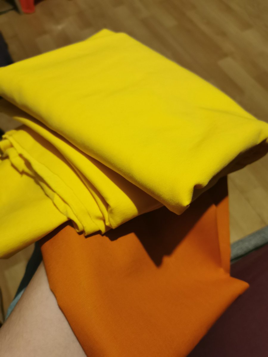 Il y a des projets couture qui se préparent de mon côté (hors Harry Potter) et je suis si hypée que je compte bien vous en parler 😁