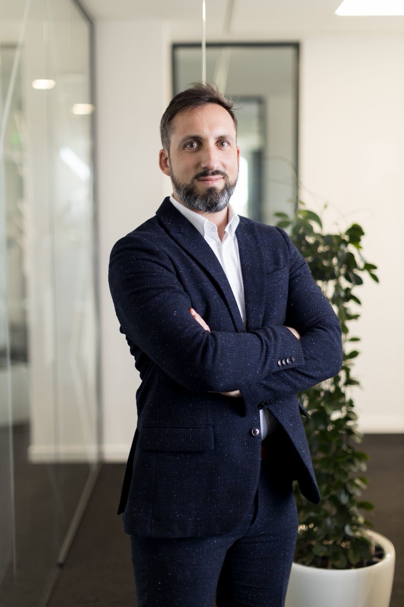 socri_reim's tweet photo. 📣 #PortraitDeLaSemaine | Hugo Tanguy, directeur technique groupe chez @socri_reim.
« J’ai rejoint le groupe en septembre 2020. Un des premiers aspects qui m’a frappé et séduit est l’ambition et l’optimisme ambiants qui confèrent un réel sentiment de « tout est possible ». https://t.co/U3rVe4KZ1H