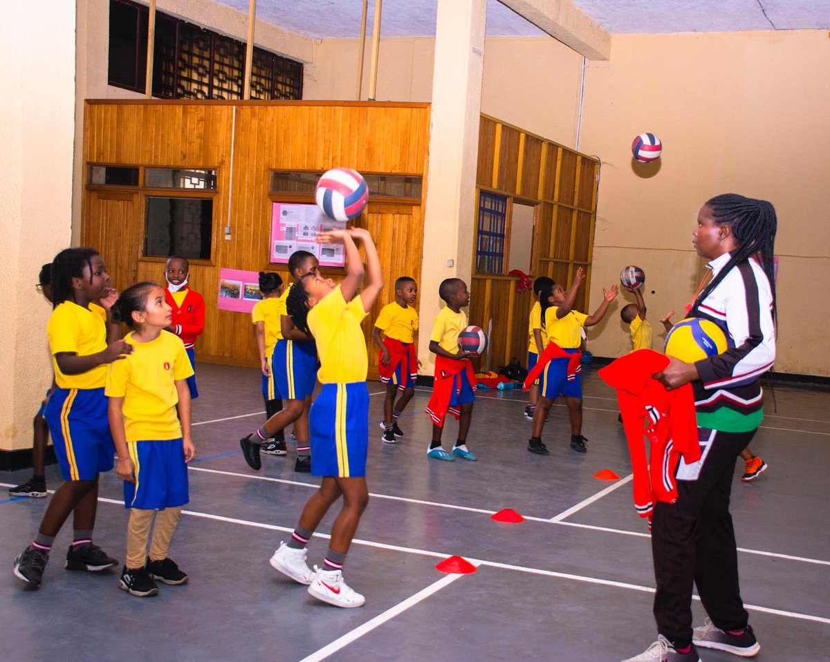 NewGenerationrw's tweet photo. Our Primary 1 class training with their Volleyball coach.
#NGA
#CodingAndRobotics
#ChristianProgram
#MusicProgram https://t.co/i8pychQ3Wp