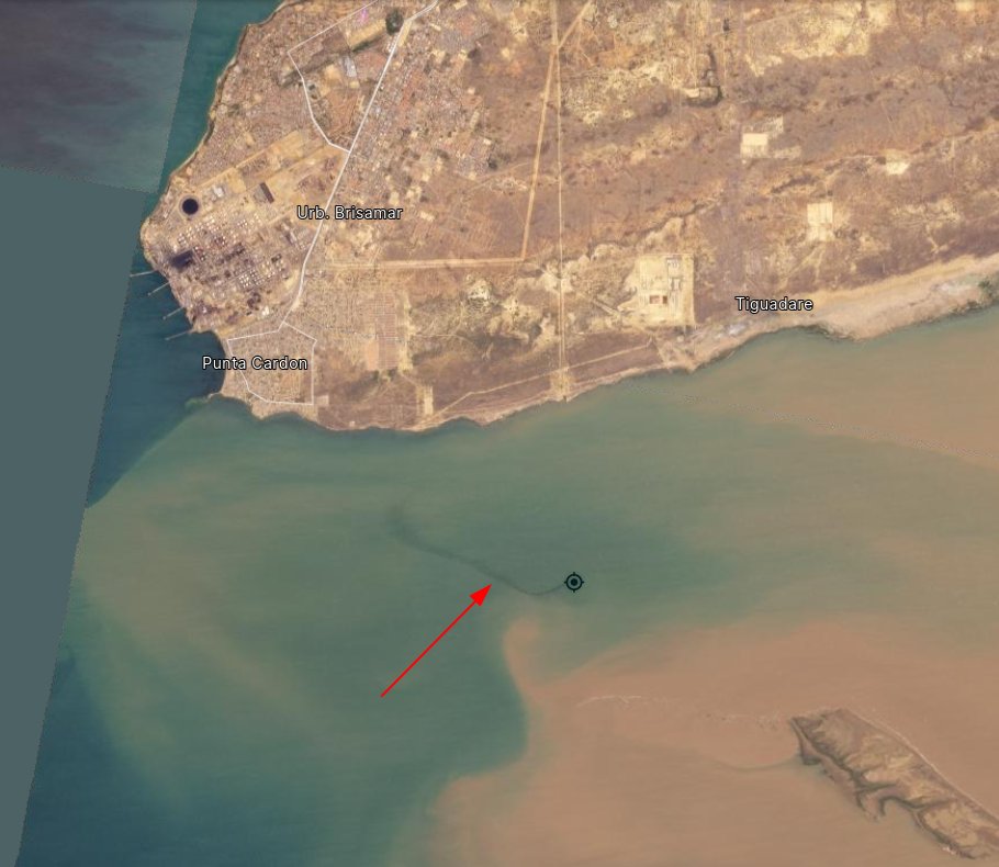 diodon321's tweet photo. Sigue el #derramedepetróleo en la tubería submarina de #PDVSA en #Paraguaná. aA marca señala el origen de la fuga. Esa mancha tiene más de 3 kilómetros de largo y ya tiene al menos 12 días chorreando.

Imagen @planet 16MAR2022 https://t.co/rlOR1KglTR