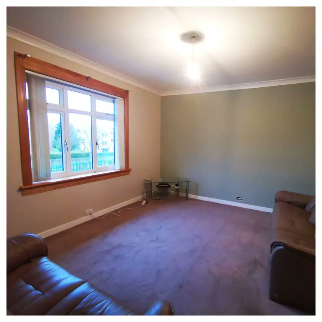 GeerafDecorator's tweet image. 🤷You don&apos;t like renovation mess, dirt and smell of paint...so why don&apos;t you go on holidays during that time 🏖️

⏱️We waited for our customers to go on holidays first, so we could finish this living room, hall with stairs and varnish all doors. 🎨