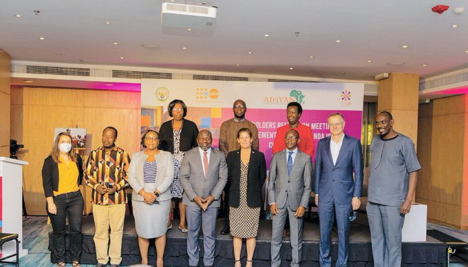 Radiorwanda_RBA's tweet photo. .@UNFPARwanda yatangaje ko hari intambwe ikomeye u Rwanda rwateye mu kugabanya umubare w'ababyeyi bapfa babyara ndetse n'abana bapfa bavuka, gusa ivuga ko hagikenewe kongera imbaraga mu kugabanya imibare y'abangavu baterwa inda kuko bagenda biyongera.
➡️https://t.co/FqhPHd0Hf9 https://t.co/JEYDEshioJ